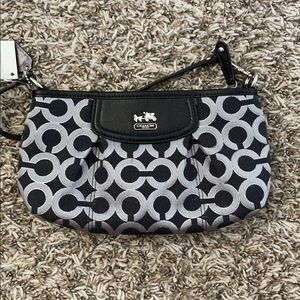 Coach wristlet (SOLD ON MERCARI)
